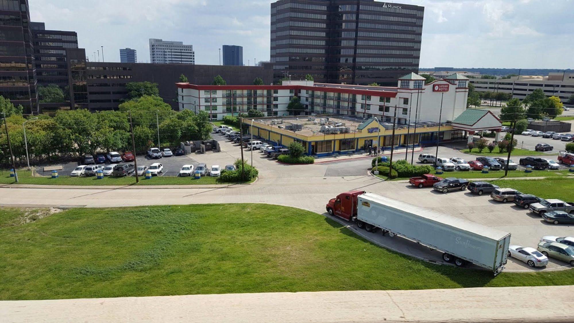 Gateway Hotel Dallas Park Central 外观 照片