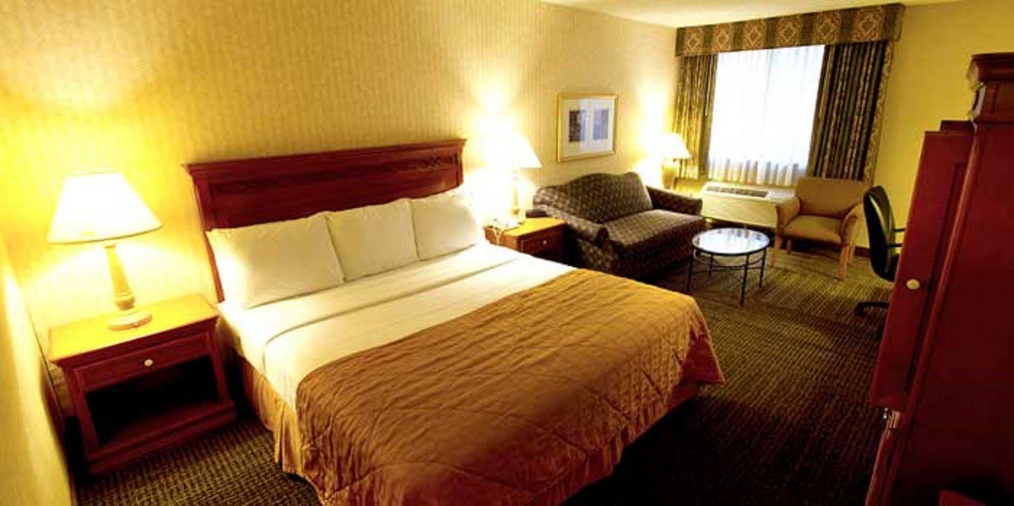 Gateway Hotel Dallas Park Central 外观 照片